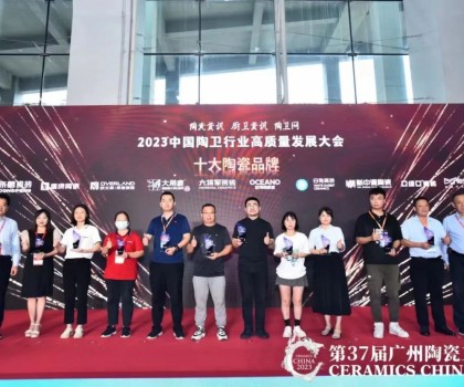 榮譽見證 實至名歸｜鷹牌陶瓷榮獲“十大陶瓷品牌”重磅大獎！