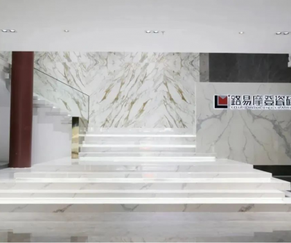 仿古賽道第一潮牌，路易摩登瓷磚憑什么在陶瓷行業(yè)內卷中突圍？