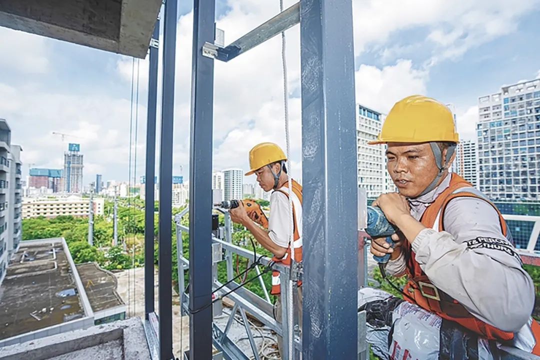 東鵬整裝衛(wèi)浴助力三亞中央商務區(qū)企業(yè)孵化基地建設.jpg