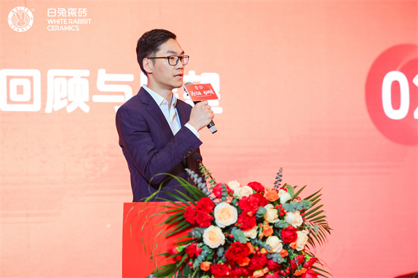 4旭日集團銷售運營中心副總經理，馬賽克、OEM銷售中心總經理丁雄翔.JPG